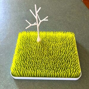 Boon Grass - bottle drying station with tree